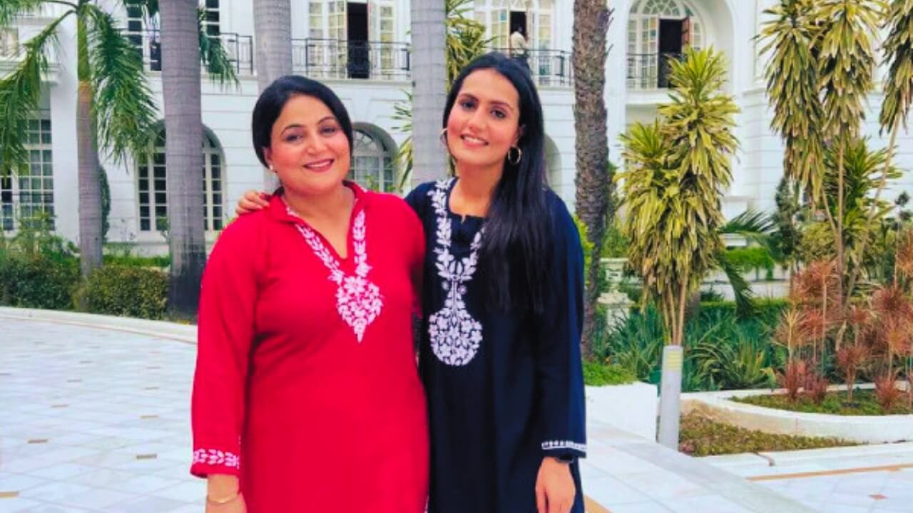 HOC cofounded by mother-daughter duo Aakriti  and Poonam Rawal.